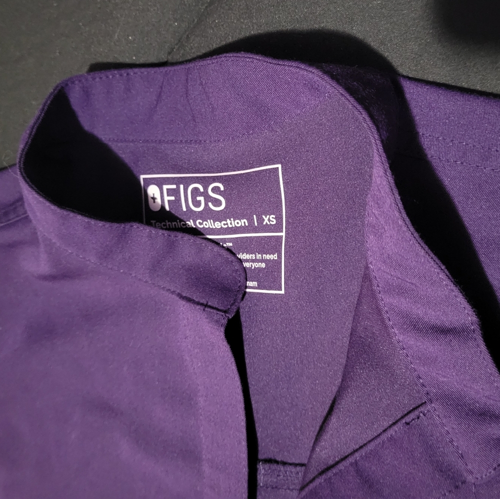 Figs Rafaela Oversized Scrub Top, Purple Jam, size extra small